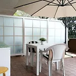 Casetta Con Terrazza Apartment *