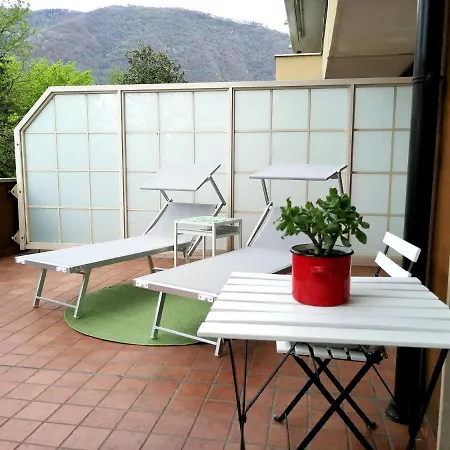 Casetta Con Terrazza アパート